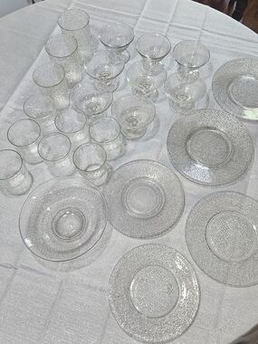 L.E. Smith Cracky 28 Piece Dinnerware Set